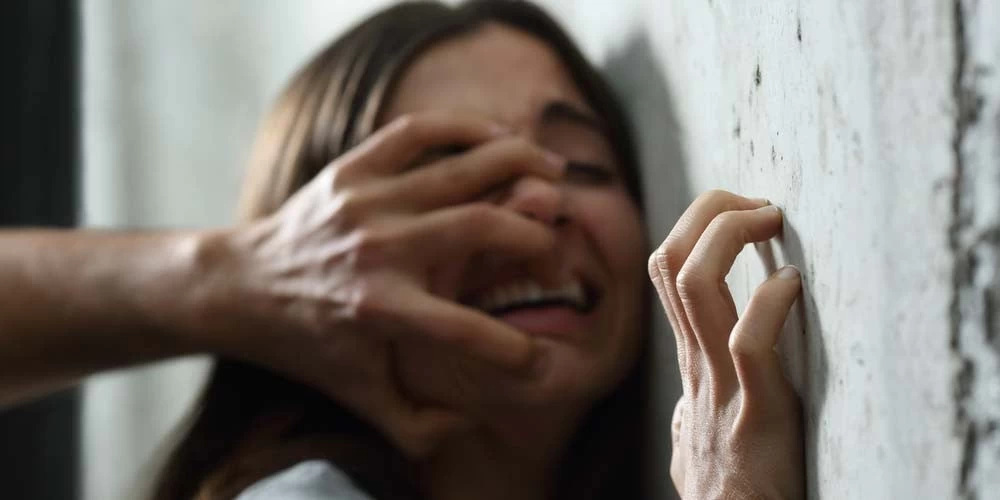 Παράνομος μετανάστης προσπάθησε να βιάσει τουρίστρια στη Σαντορίνη